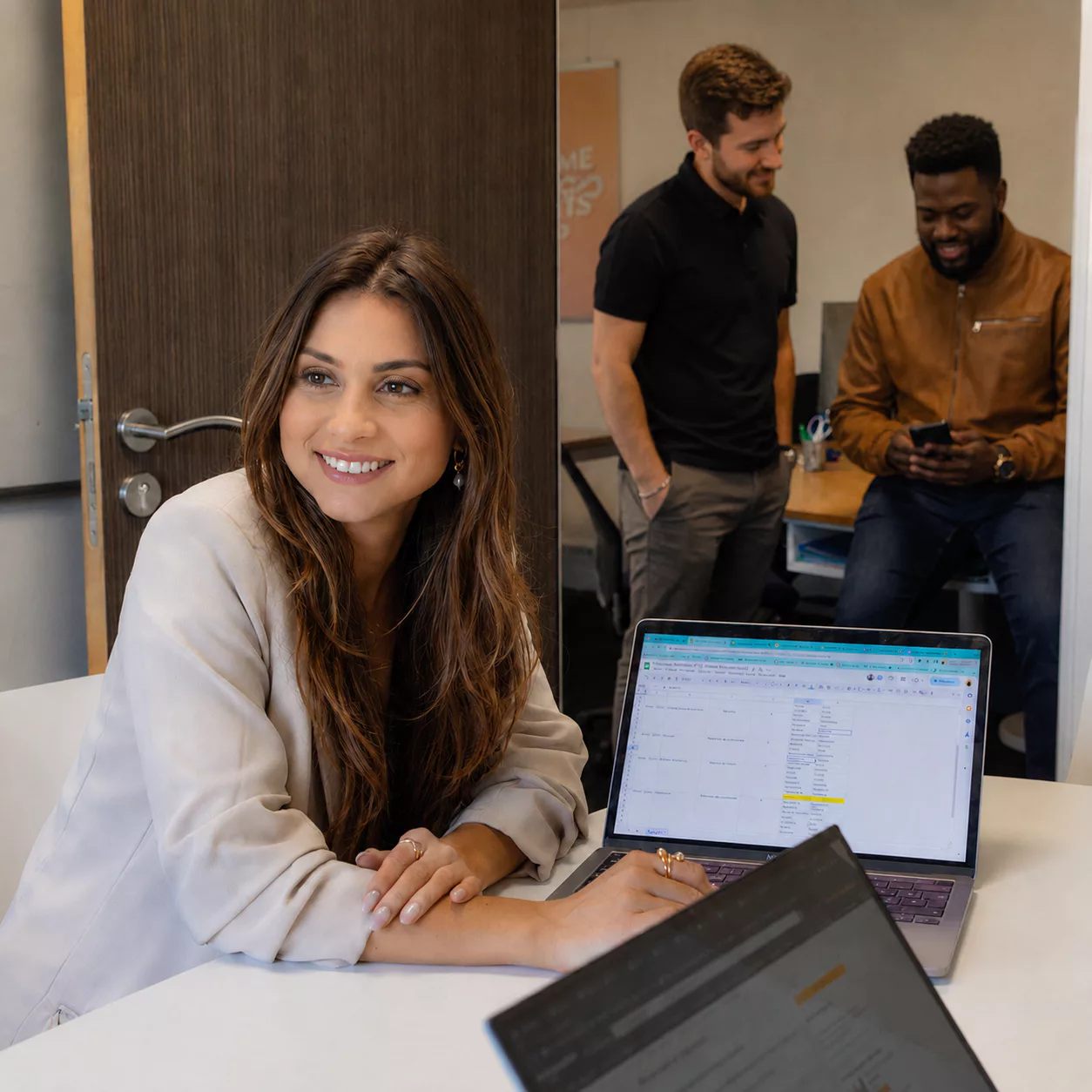Une consultante OBOXIA en rendez-vous de suivi client